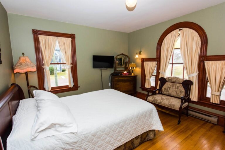 La Cheshire room