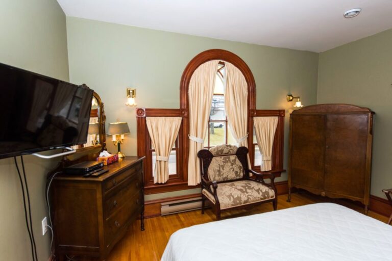 La Cheshire room