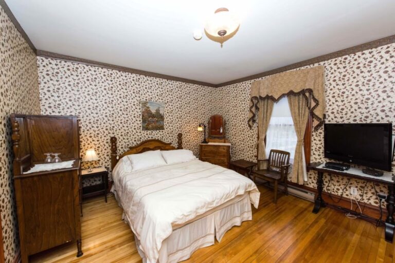 L'Échiquier room