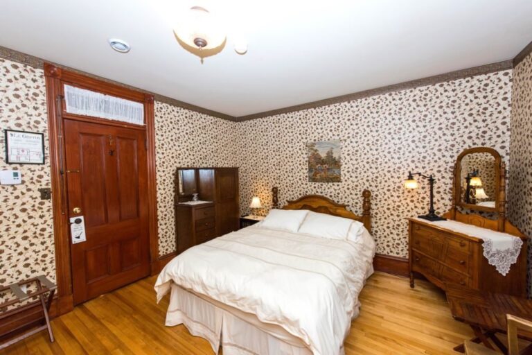 L'Échiquier room