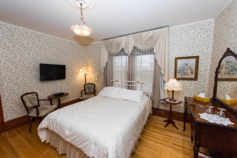 L'Émerveille room