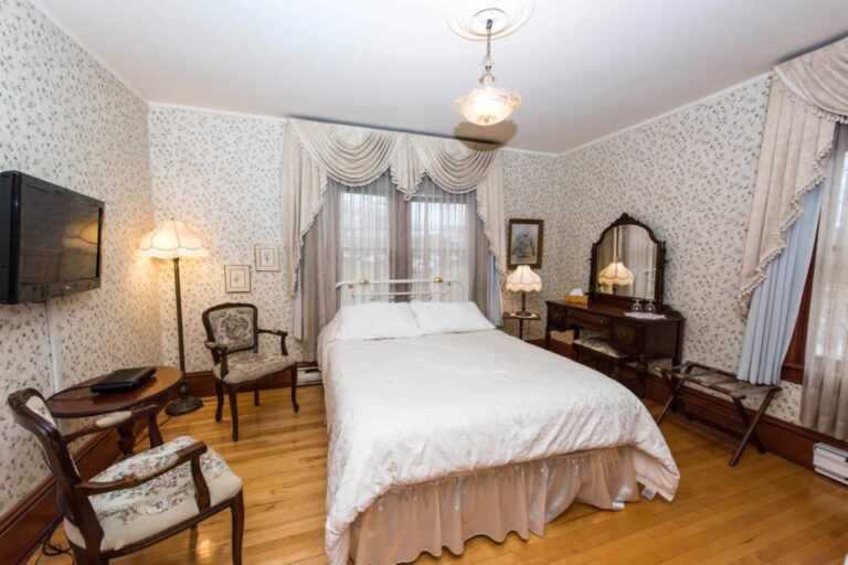 L'Émerveille room