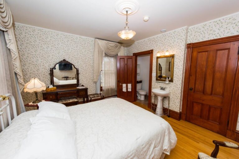 L'Émerveille room