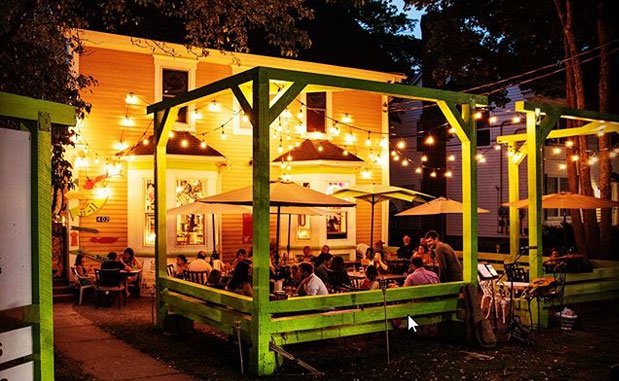 The Le Moque-Tortue patio